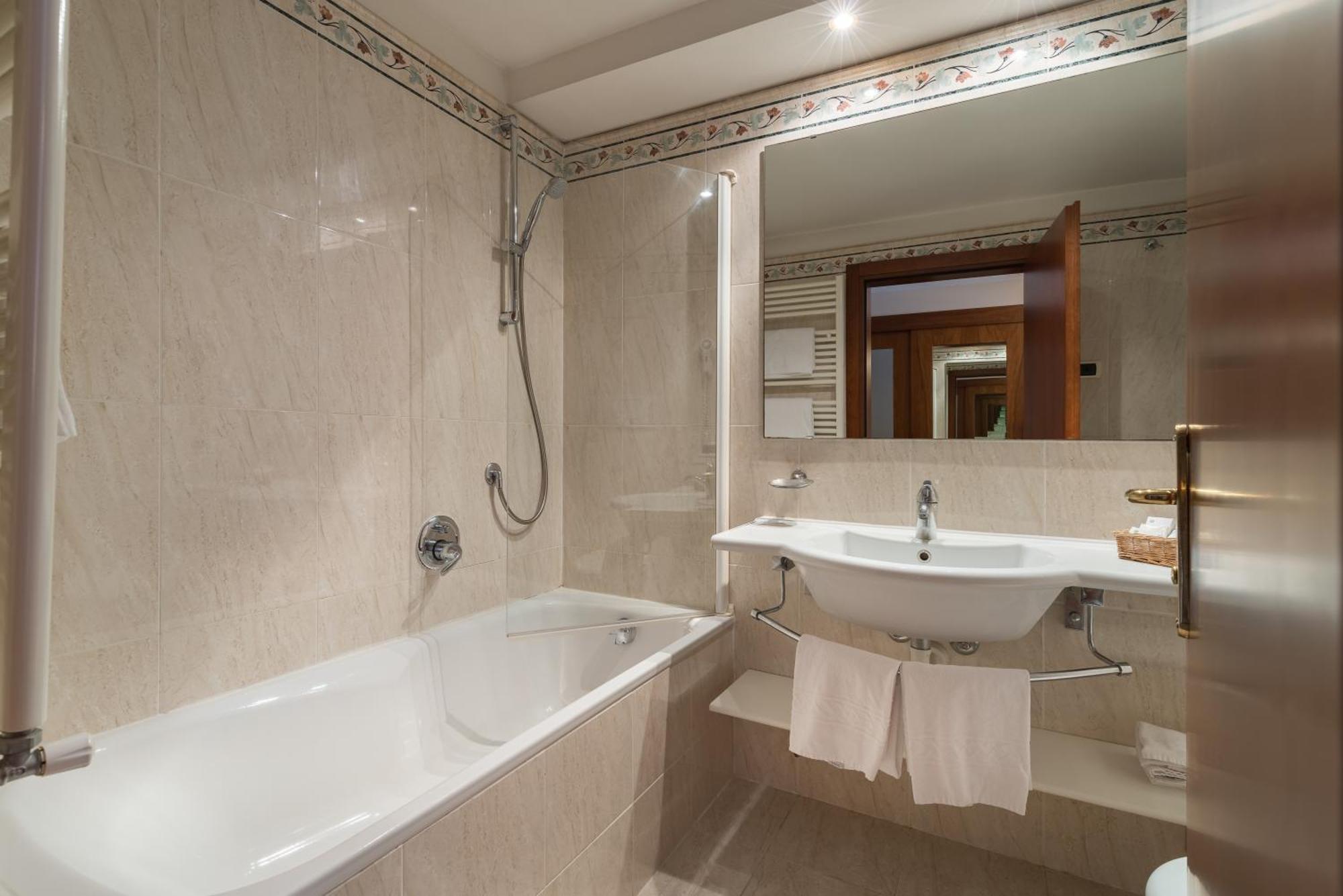 Hotel Eden Levico Terme Esterno foto